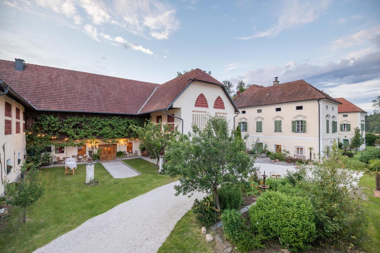 Schlossgut Gundersdorf Farm stay *