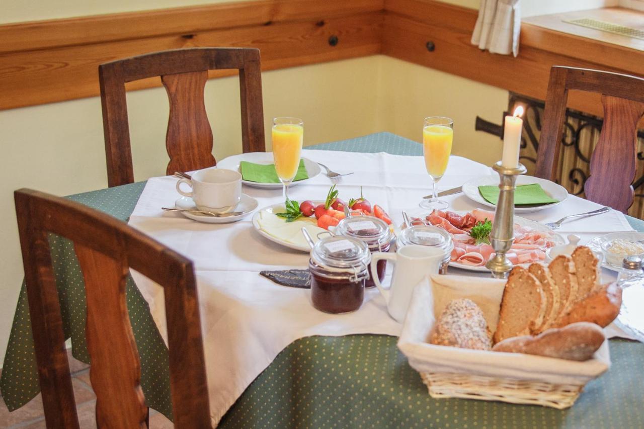 Schlossgut Gundersdorf Farm stay Klagenfurt am Woerthersee